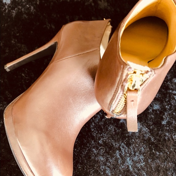 NINE WEST BROWN GENUINE LEATHER 5.5” HEELS, Sz7m - Picture 12 of 14